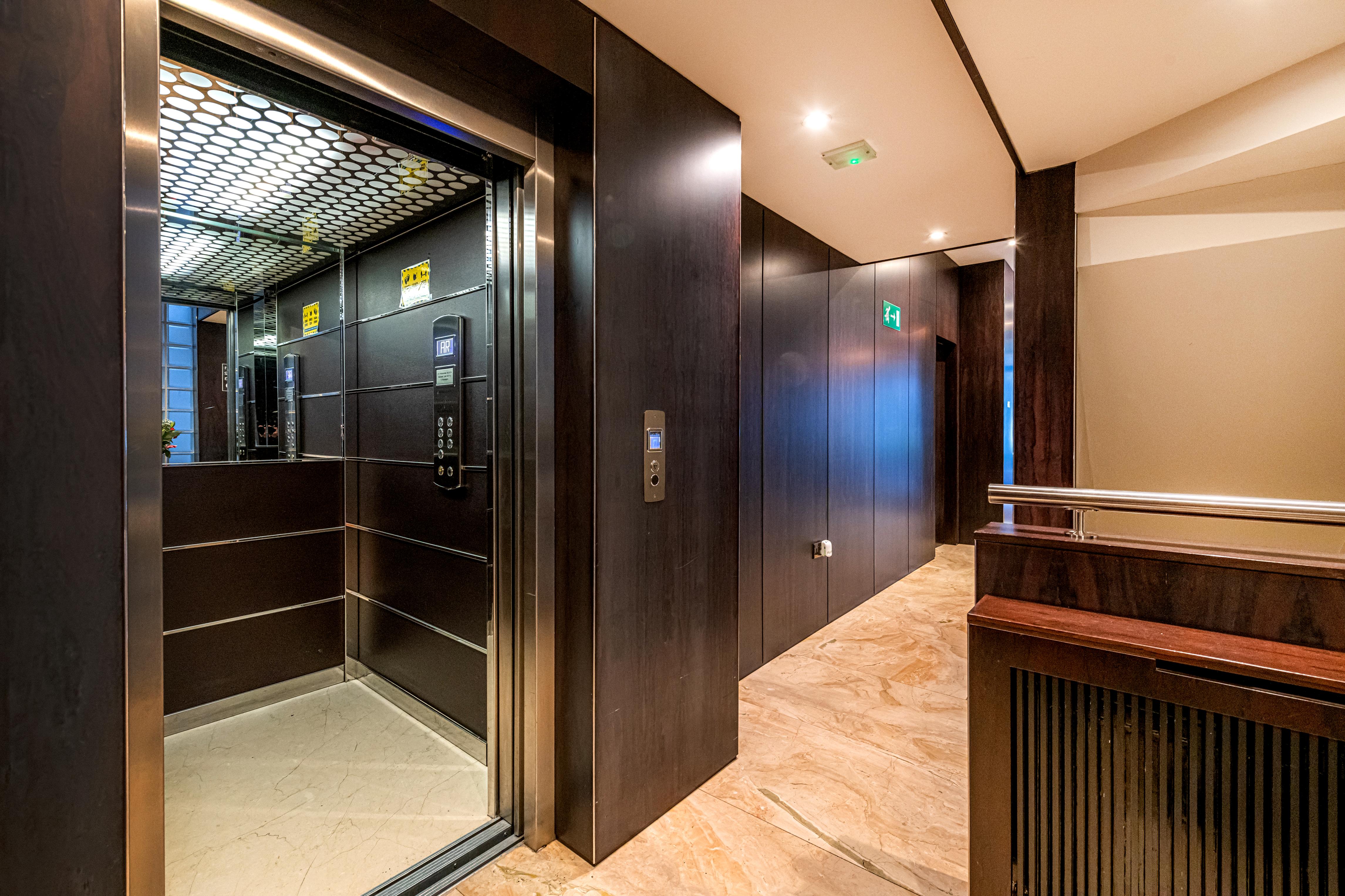 Claverley Court Apartments Knightsbridge London Exterior photo