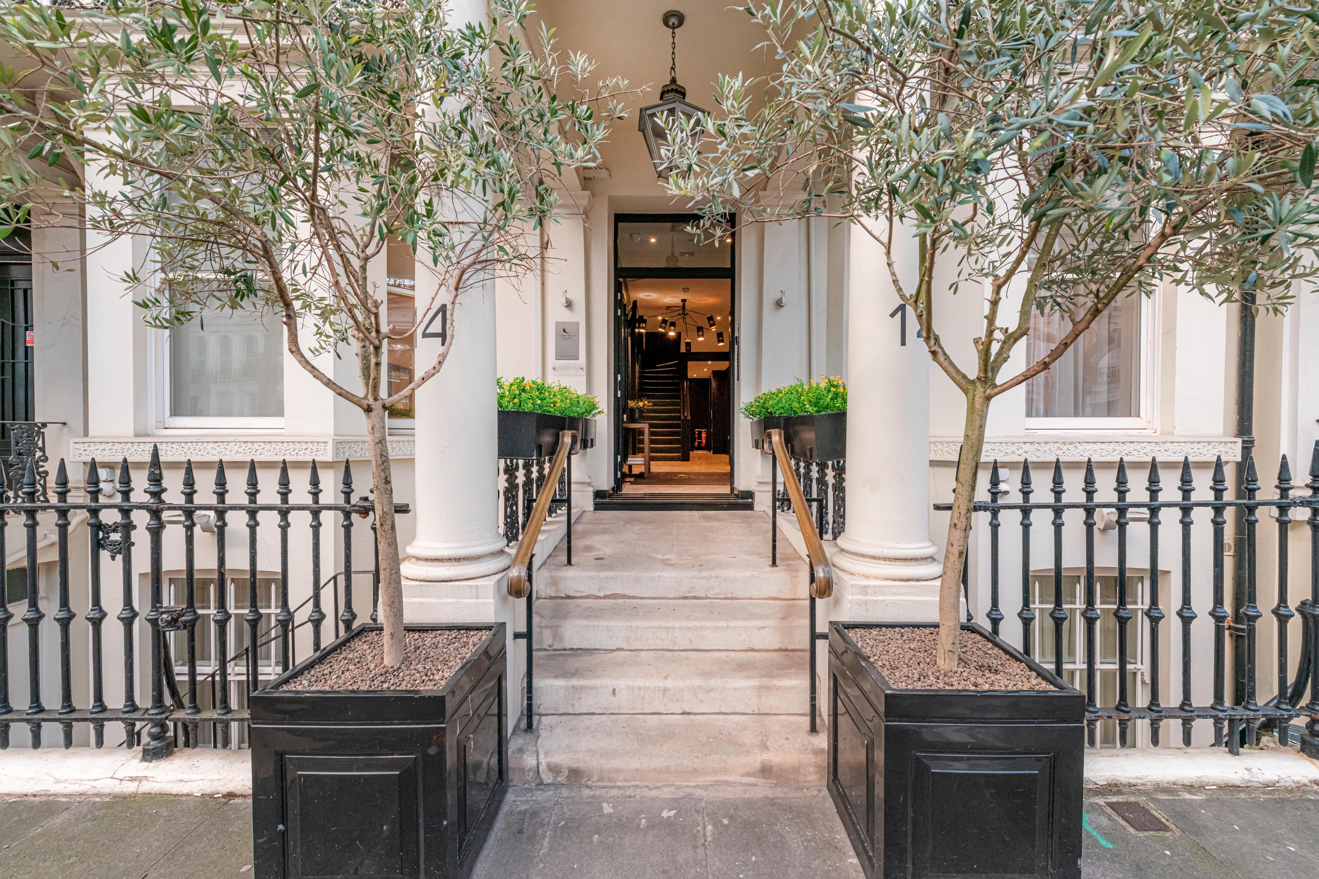 Claverley Court Apartments Knightsbridge London Exterior photo