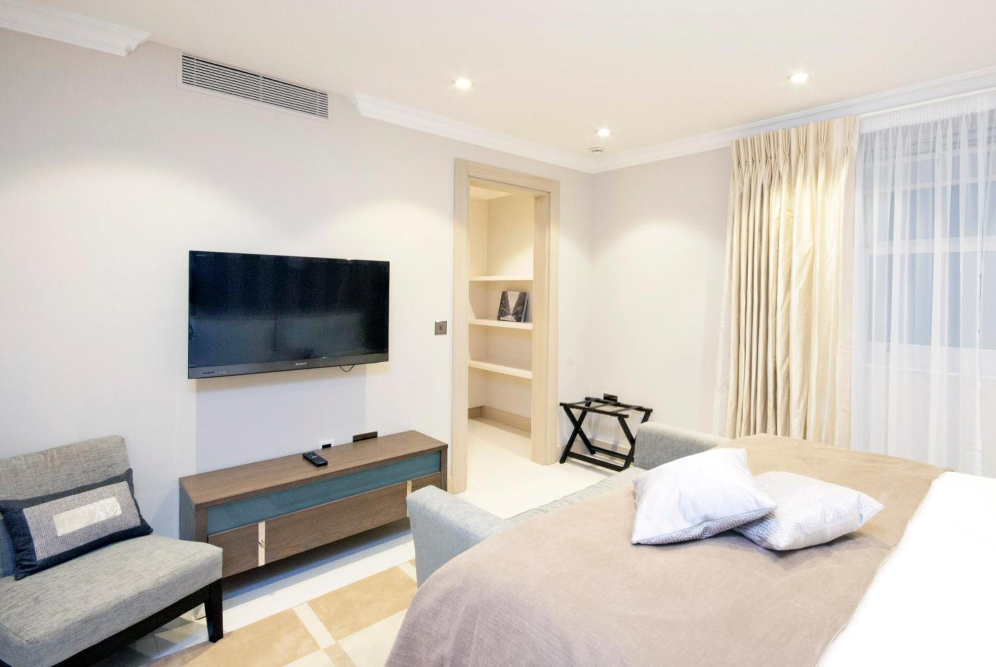 Claverley Court Apartments Knightsbridge London Exterior photo