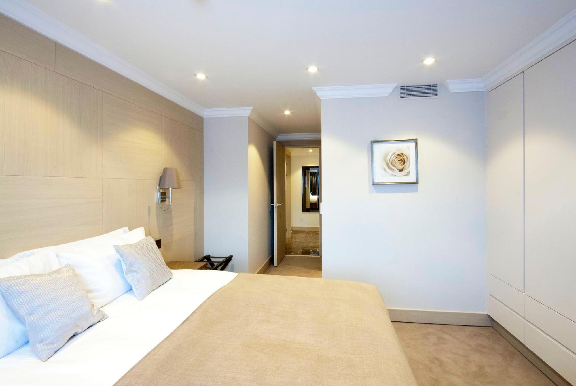 Claverley Court Apartments Knightsbridge London Exterior photo