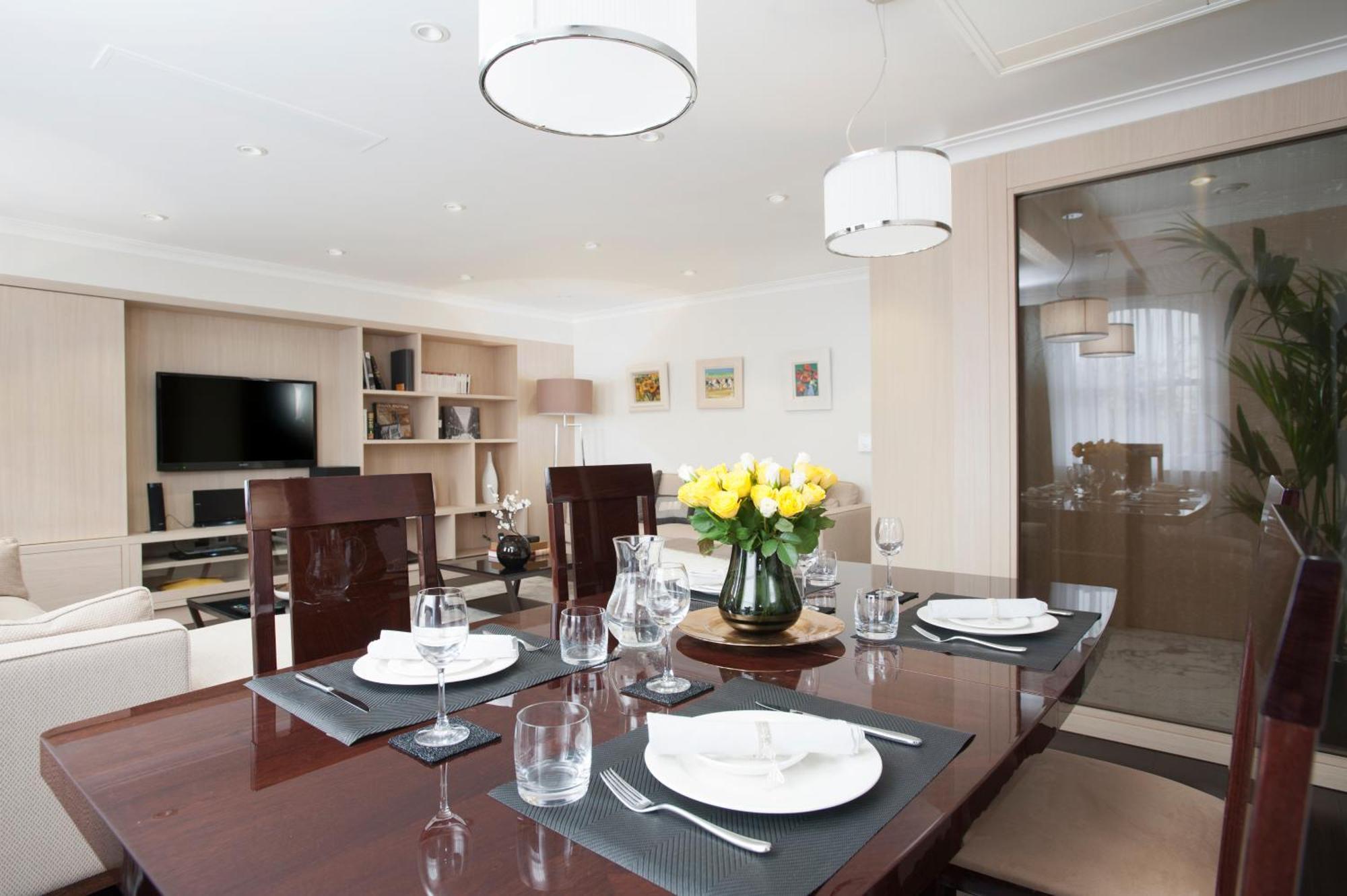 Claverley Court Apartments Knightsbridge London Room photo