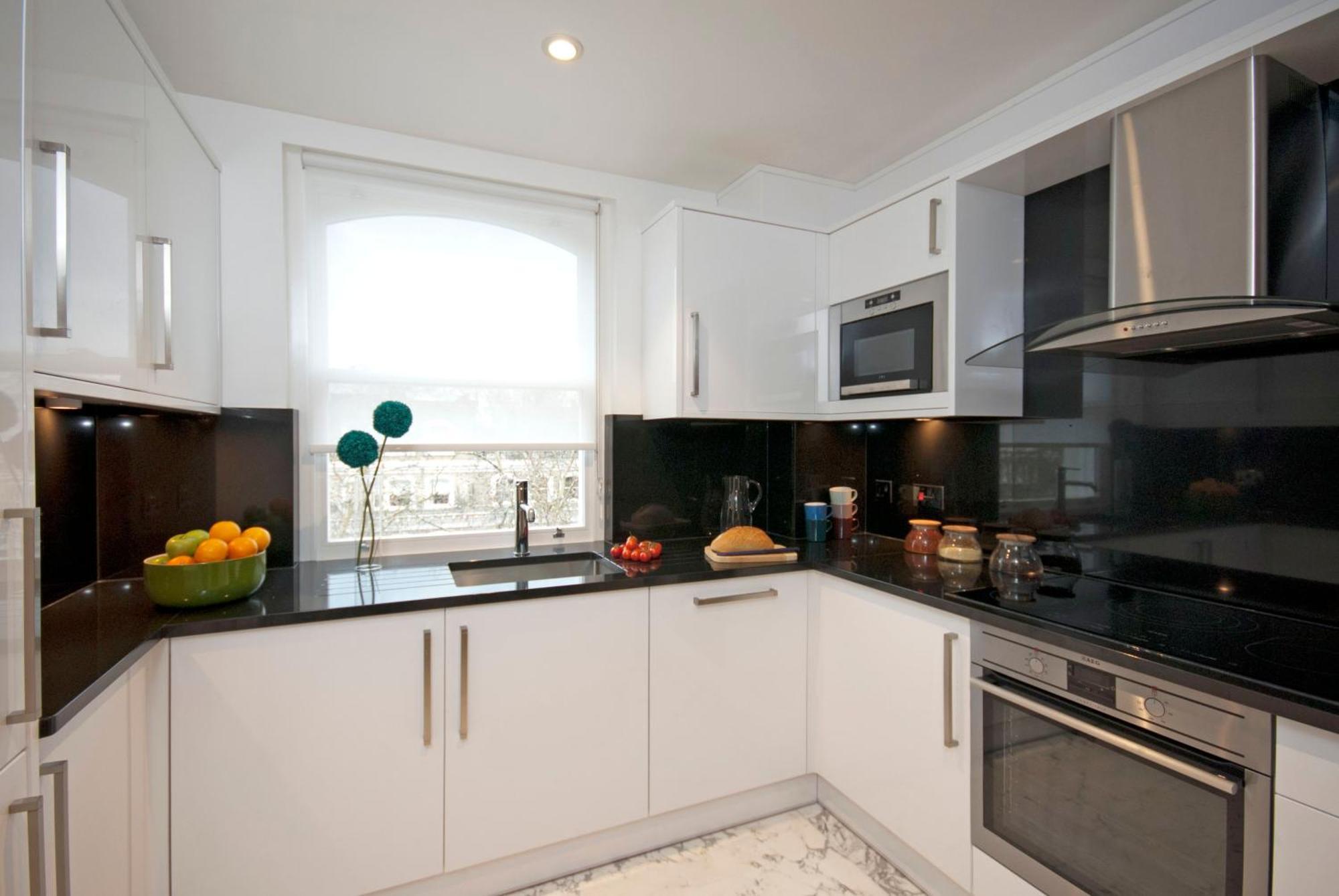 Claverley Court Apartments Knightsbridge London Room photo