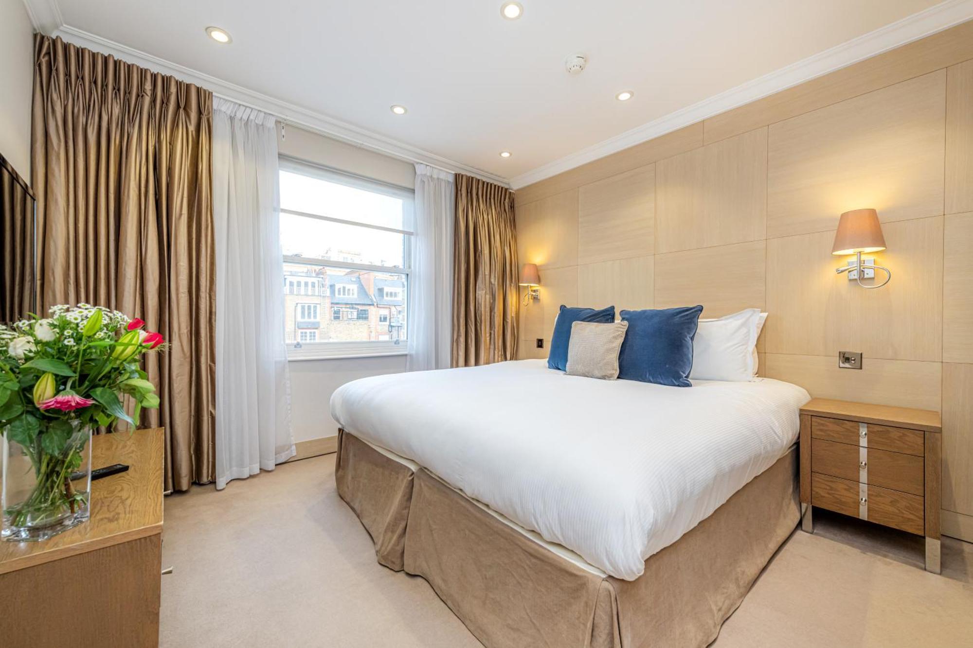 Claverley Court Apartments Knightsbridge London Room photo