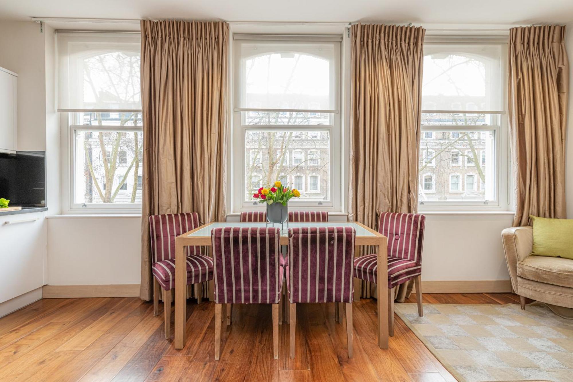 Claverley Court Apartments Knightsbridge London Room photo