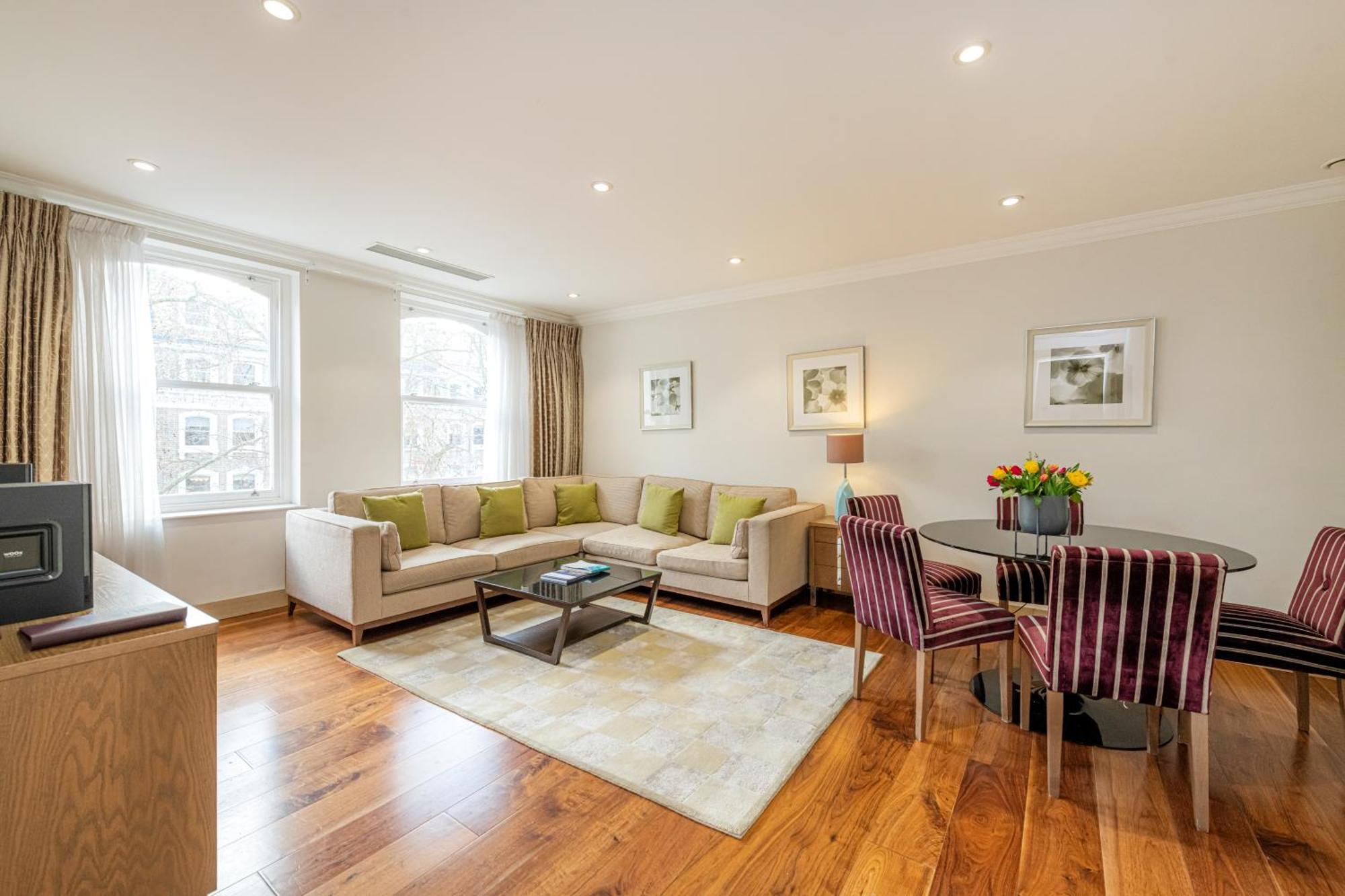 Claverley Court Apartments Knightsbridge London Room photo