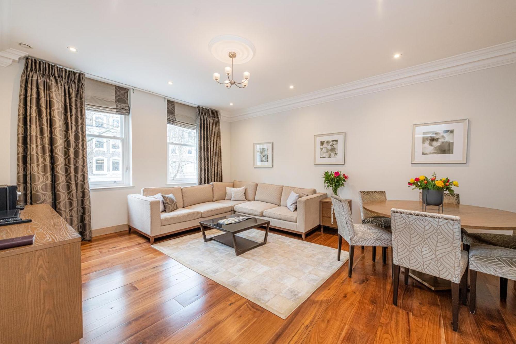 Claverley Court Apartments Knightsbridge London Room photo