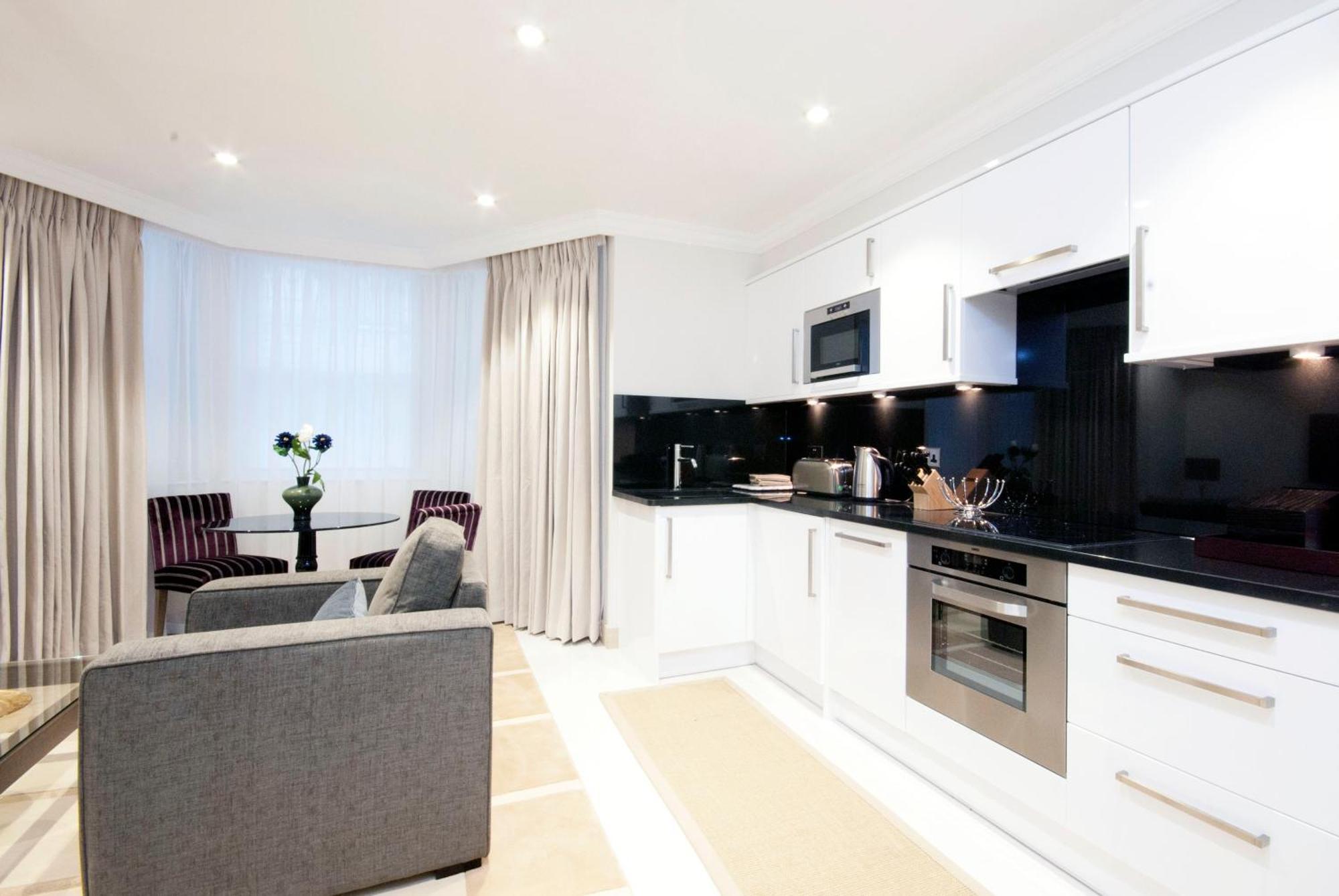 Claverley Court Apartments Knightsbridge London Room photo